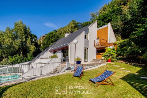 Architect’s house with swimming pool in a privileged area overlooking the valley