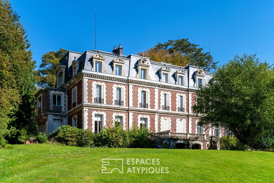 Appartement en rez de jardin au coeur d'un château du 19ème siècle