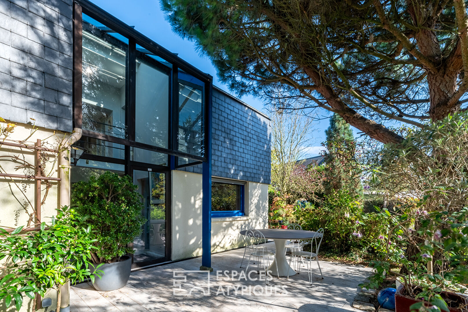 Ancienne chaumière rénovée avec extension d’architecte et piscine intérieure