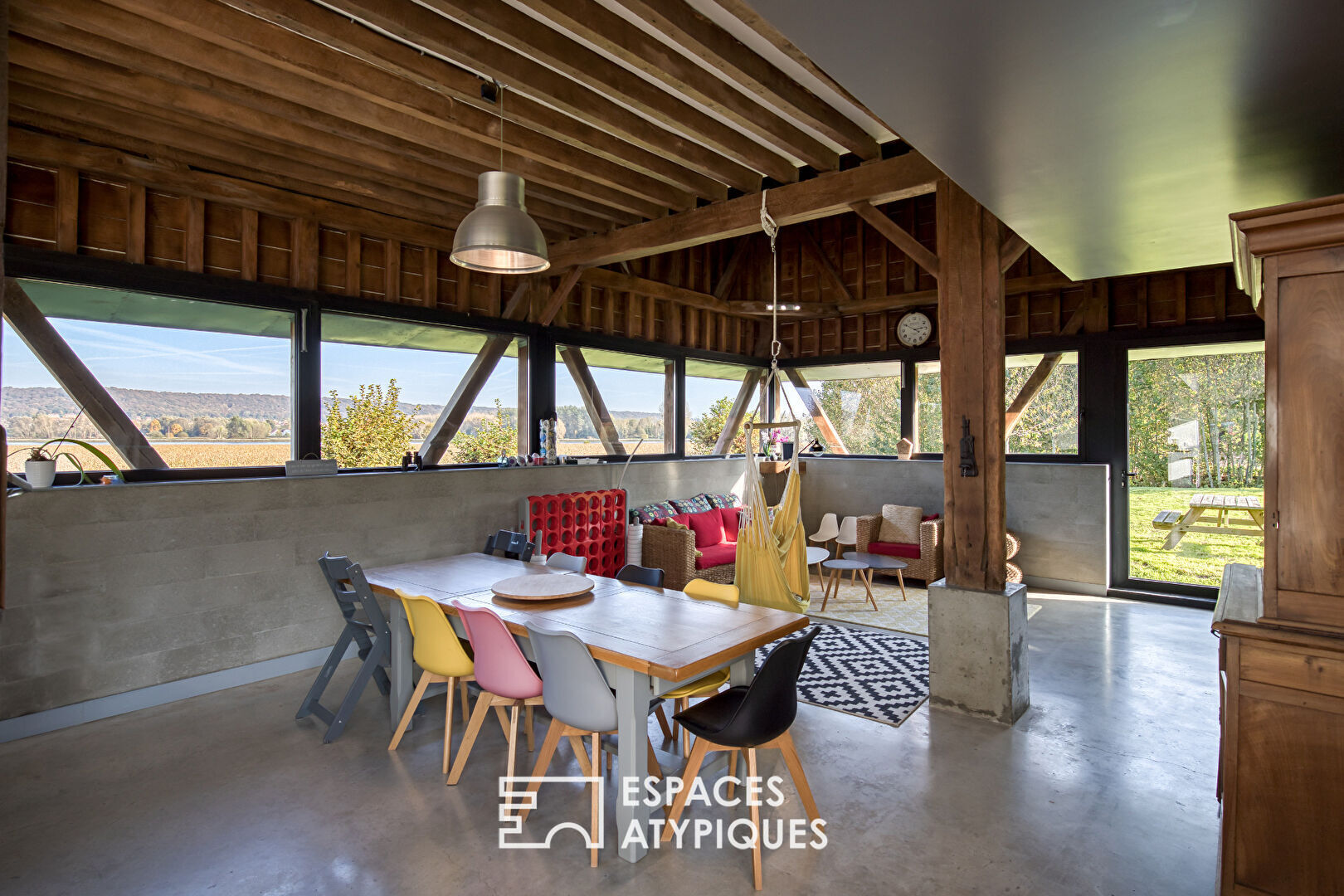 Architect-designed house with swimming pool and panoramic view of the Seine