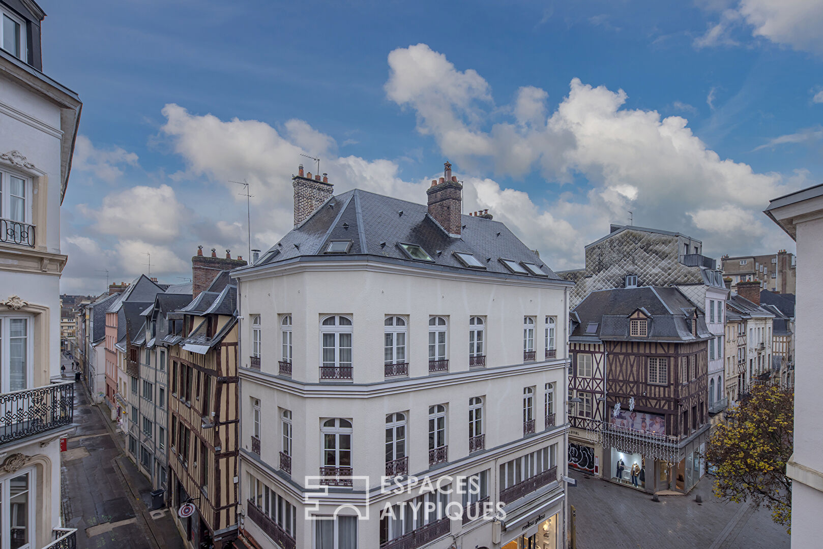 Appartement hypercentre avec ascenseur, parking et chambre de bonne