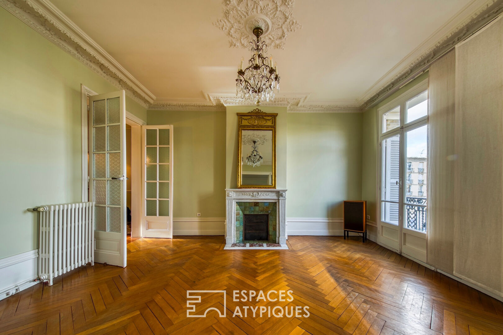 Elegant apartment in a rare Haussmannian building in the city center