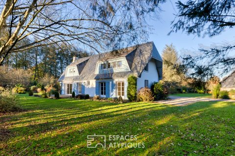 Maison de 1967 rénovée avec deux dépendances dans un parc paysagé