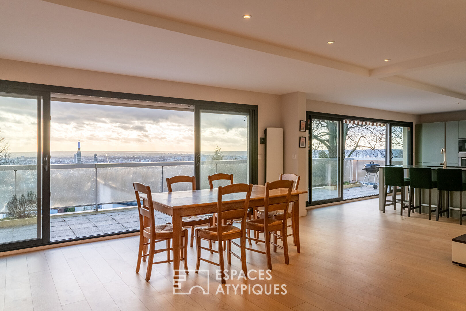 Apartment Terrace with 180° view of Rouen