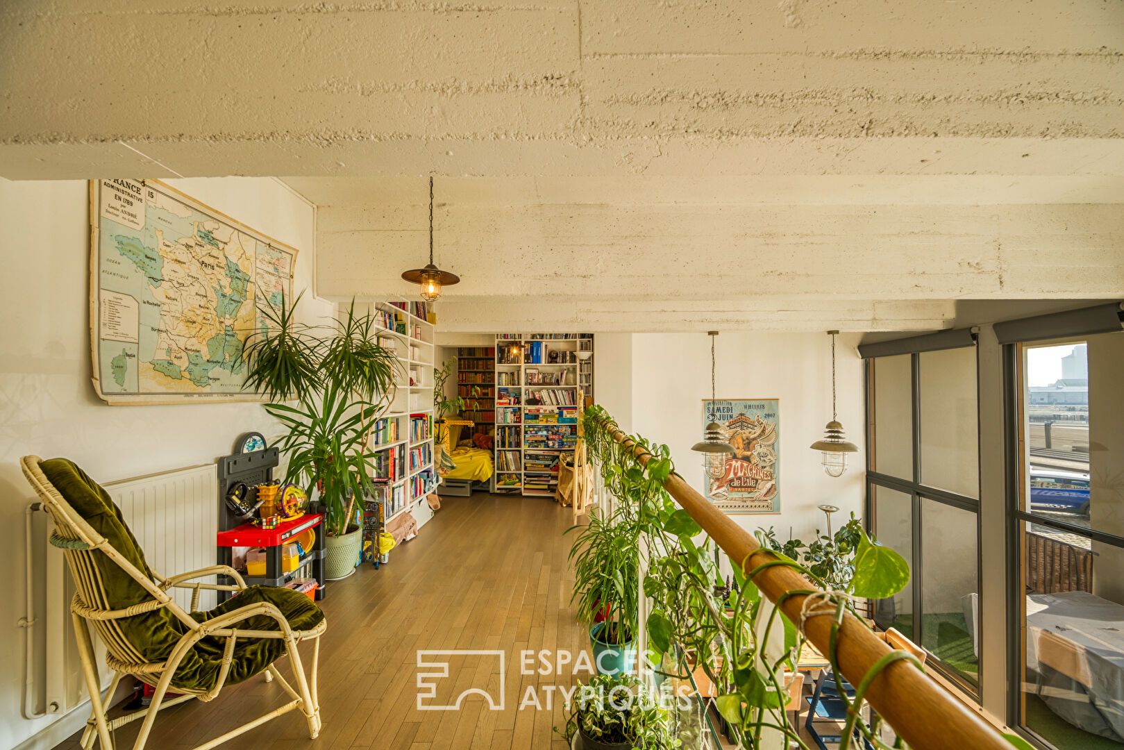 Appartement esprit loft industriel avec balcon et garage