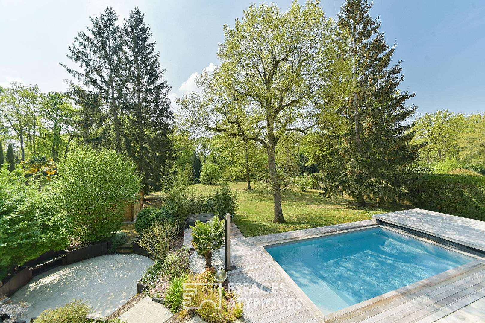 L’EPATANTE – Family property with swimming pool in the heart of the Lys