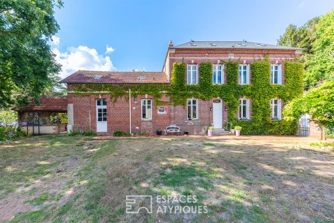 L’Ambitieuse – Large bourgeois house with independent studio