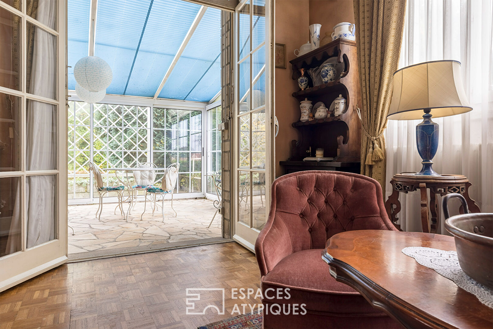 La grandiose – Family house of 251sqm living space and its independent professional space.
