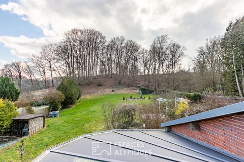 Ensemble de deux maisons en pierres et briques avec vue sur la nature