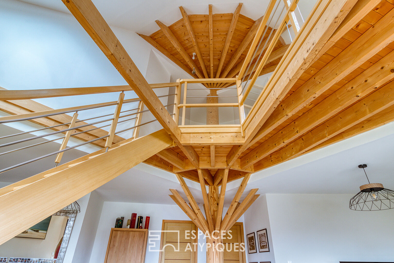 Magnifique Maison Polygonale en bois de cèdre et son jardin proche Sains en Amiénois