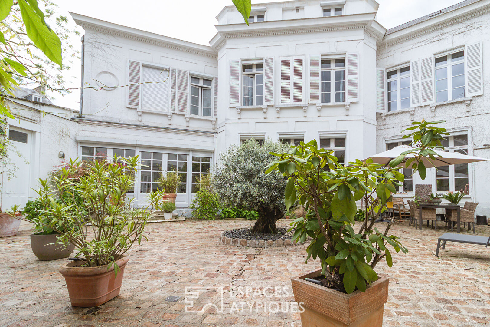 Magnificent residence with courtyard in the heart of Amiens city center