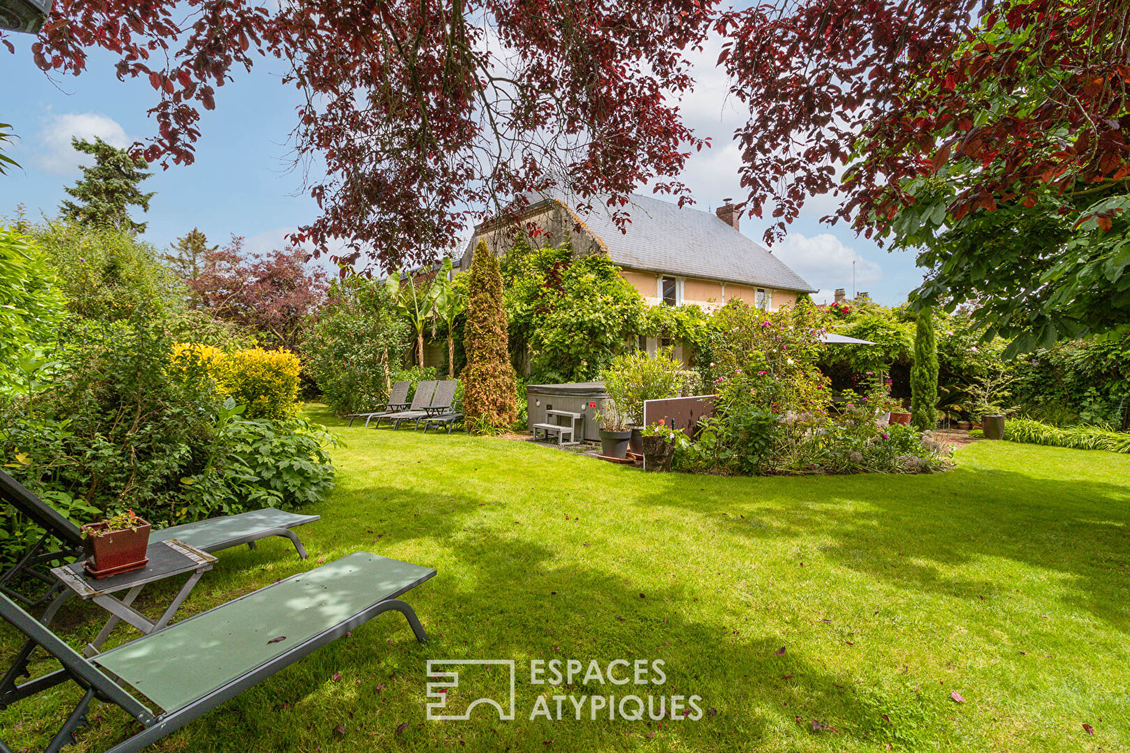 Deux maisons de charme avec jardin luxuriant