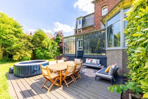 Brick house with glass roof and large garden near the city center of Beauvais
