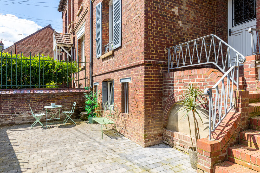 Brick house with glass roof and large garden near the city center of Beauvais