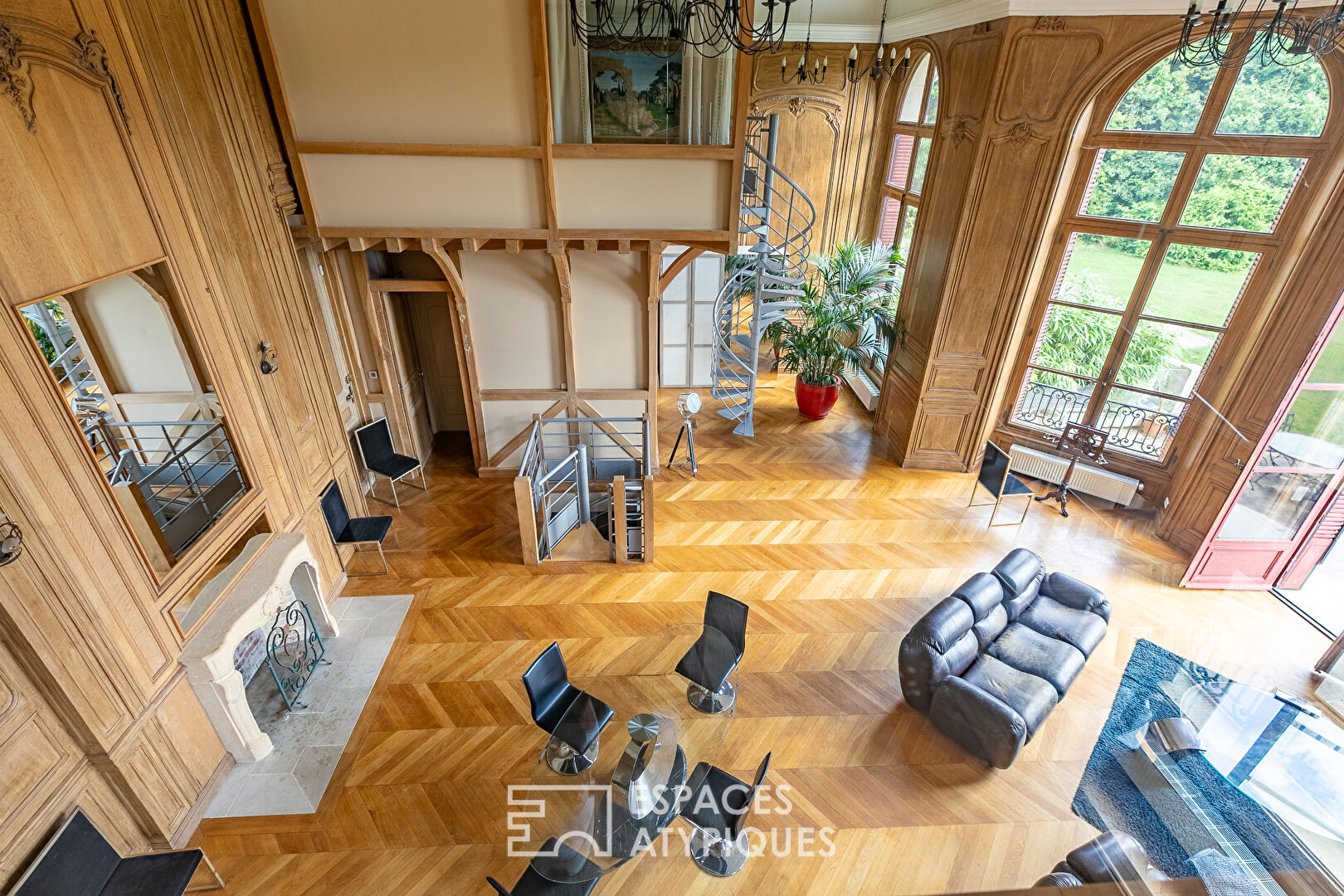 Out of the ordinary – Magnificent contemporary apartment located in the heart of the Château de Villette and its park