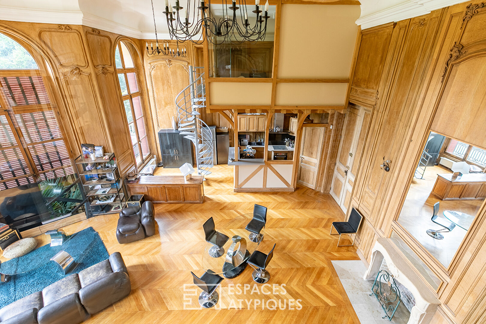 Out of the ordinary – Magnificent contemporary apartment located in the heart of the Château de Villette and its park