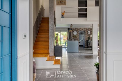 Cubic house and its impressive volumes along the Oise valley