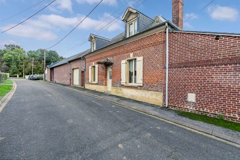 Renovated family house with outbuildings and garden