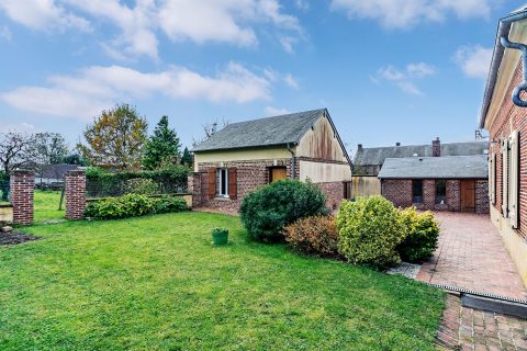 Renovated family house with outbuildings and garden