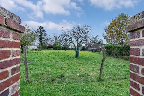 Charmante fermette rénovée avec dépendances et jardins