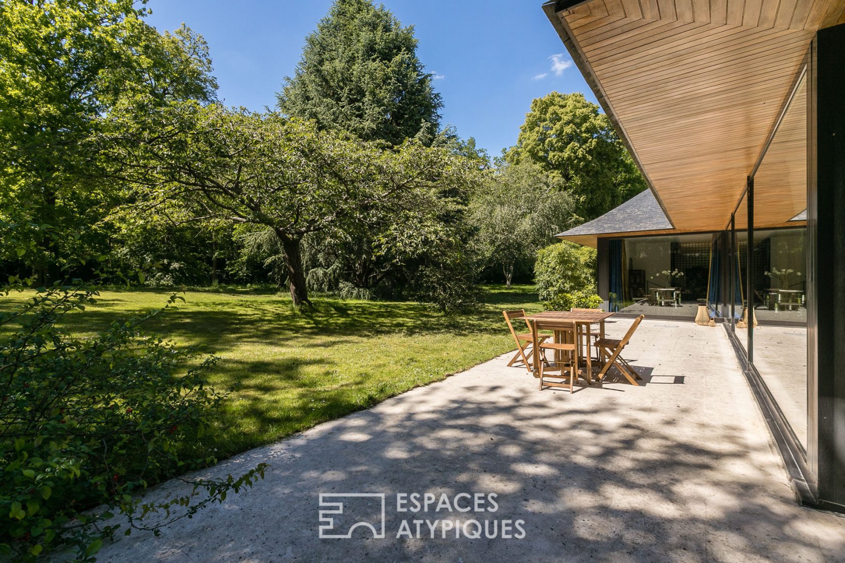 Zen structuré – Maison d’architecte contemporaine dans le domaine du Lys Chantilly