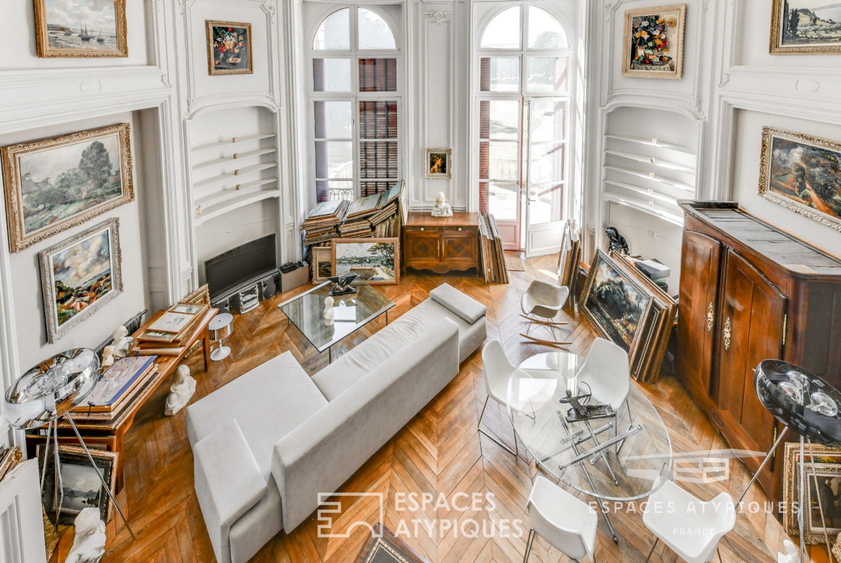 Cradled by History – Beautiful contemporary duplex in the heart of the Château de Villette