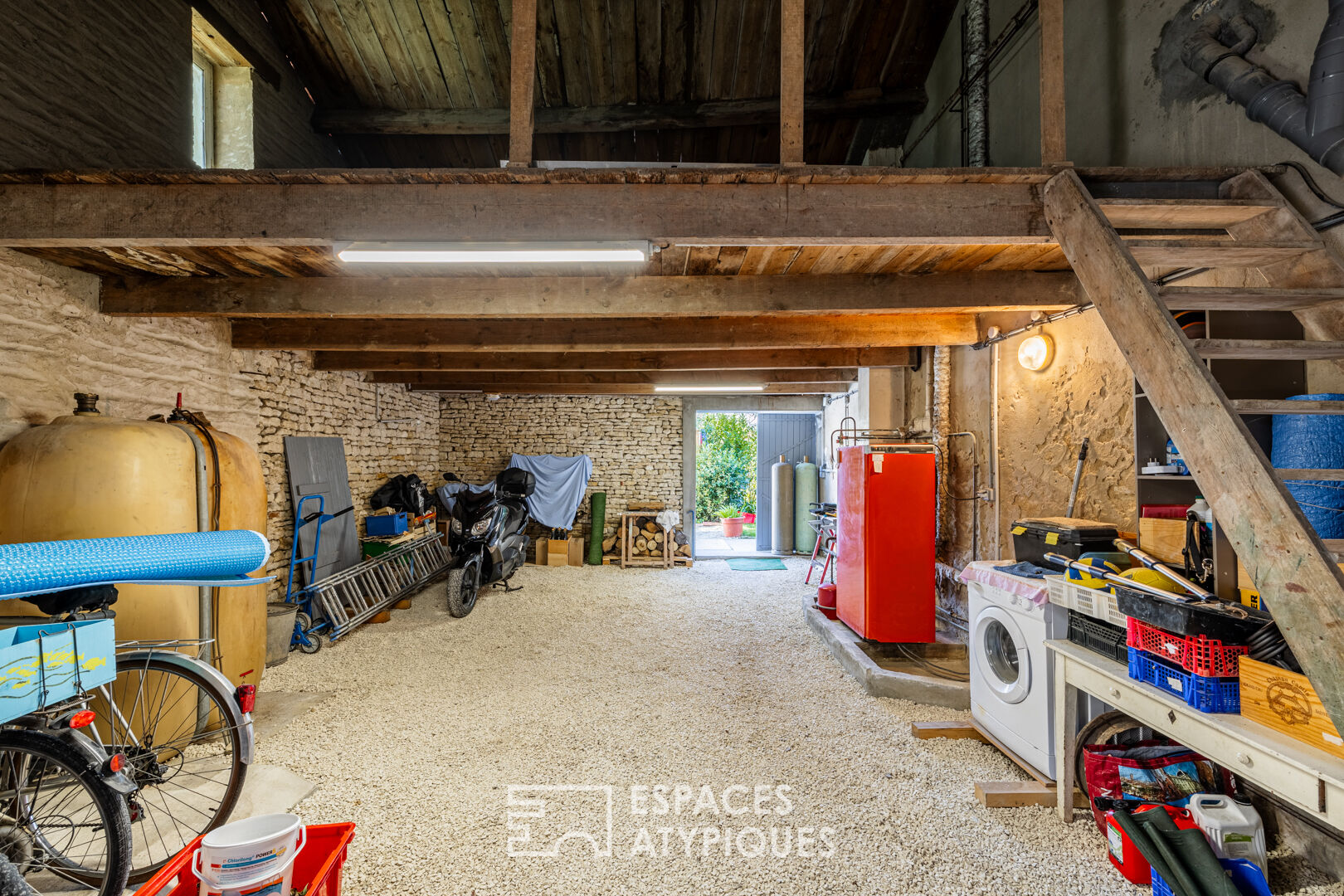 Une inspirante maison bourgeoise revisitée et son atelier d’artiste