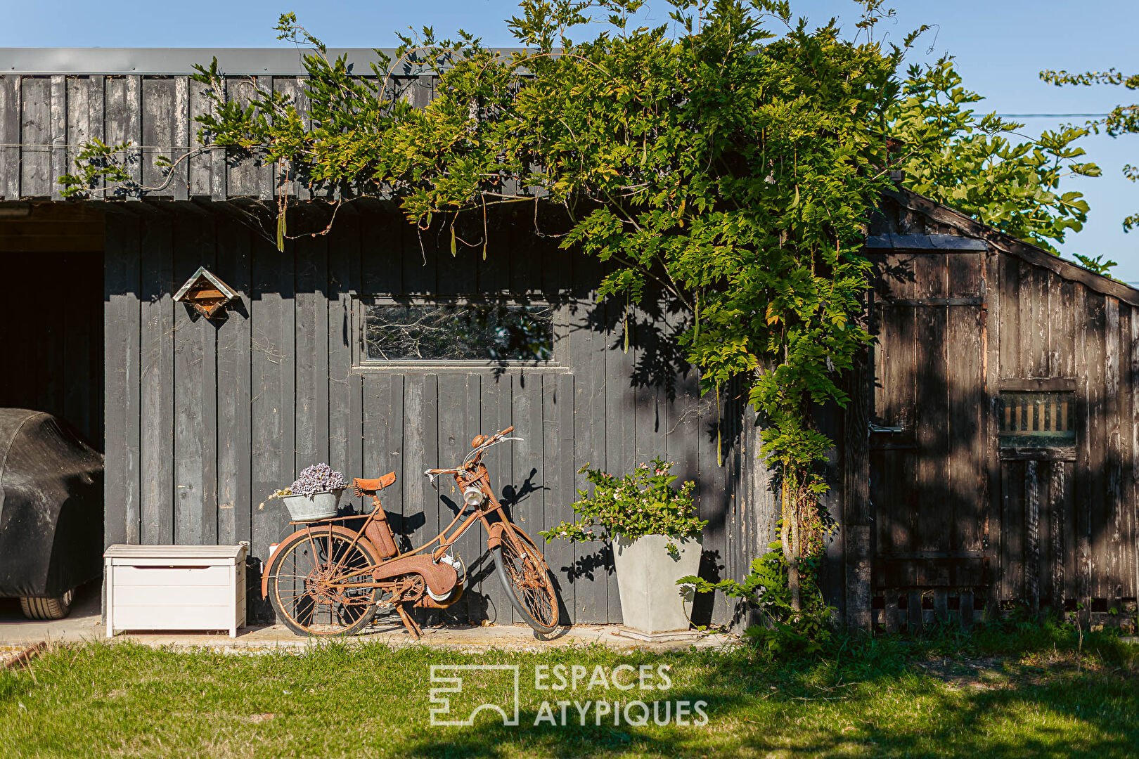 Contemporaine bucolique et son gîte en bord de Venise Verte