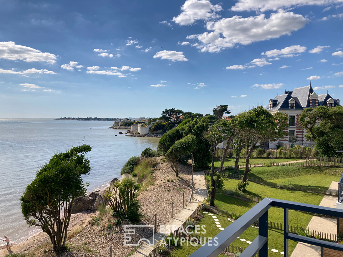 Appartement familial dans son château face à l’océan