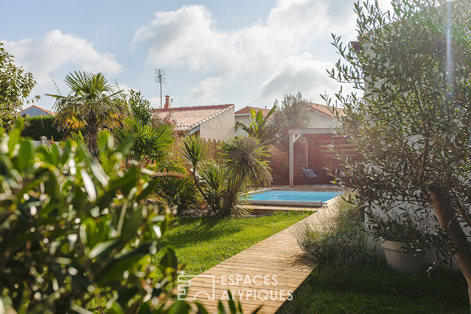 Châtelaillonnaise familiale au jardin paysagé