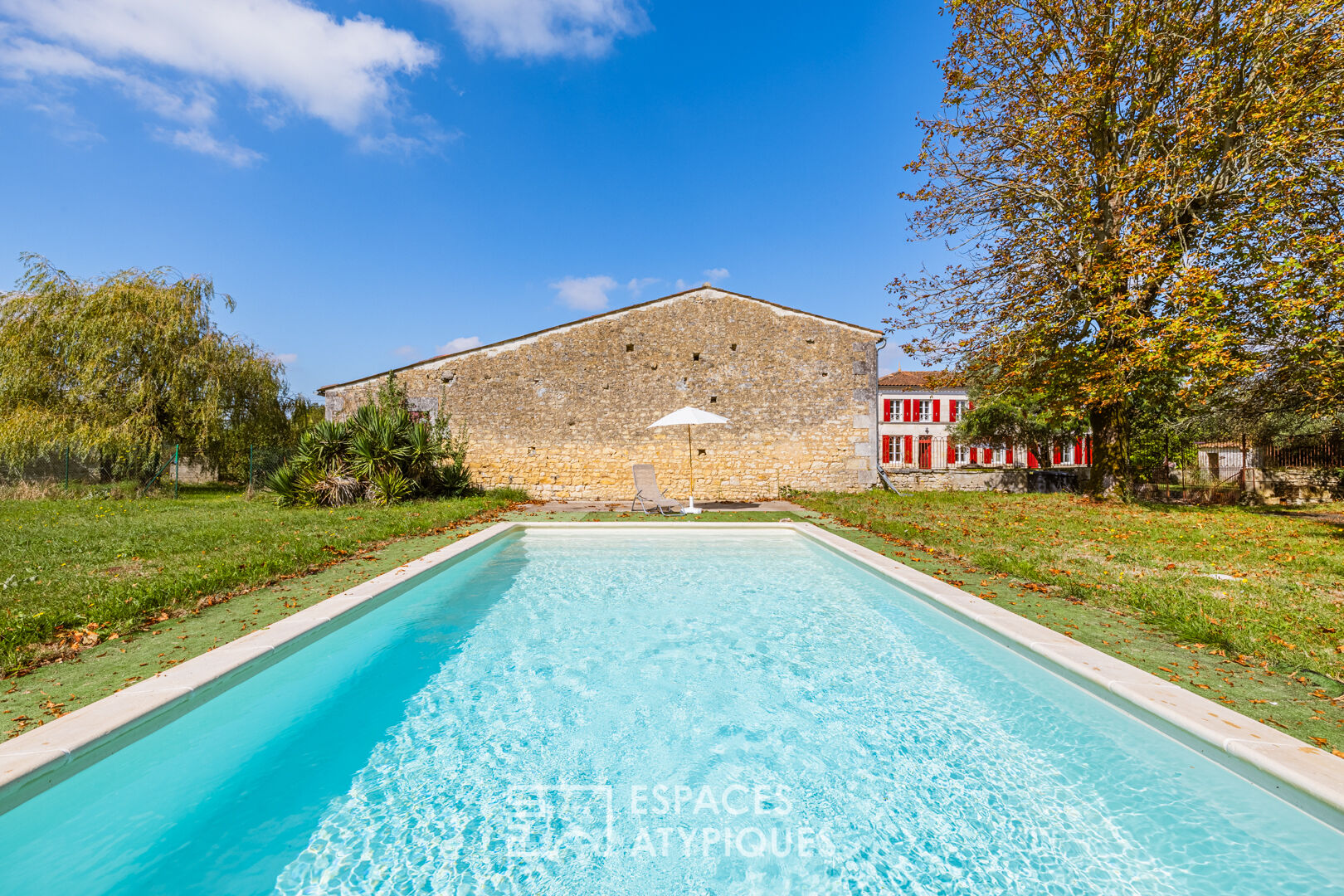 Maison de campagne rénovée avec moulin et dépendances à aménager