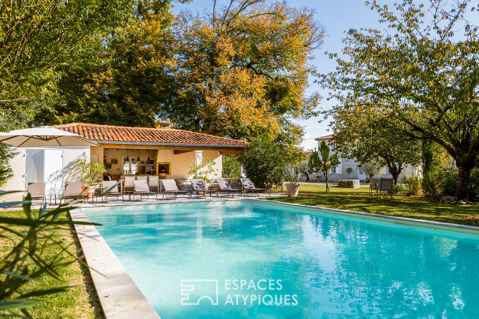 Ancienne propriété viticole avec gîtes et piscine