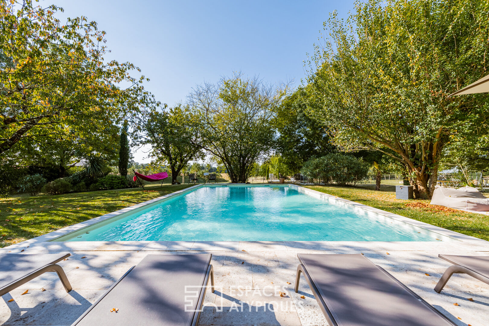 Ancienne propriété viticole avec gîtes et piscine