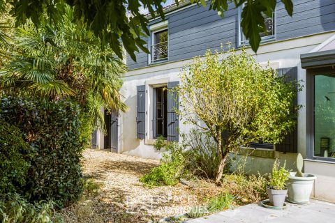 Spacieuse maison familiale de style charentais dans un parc arboré