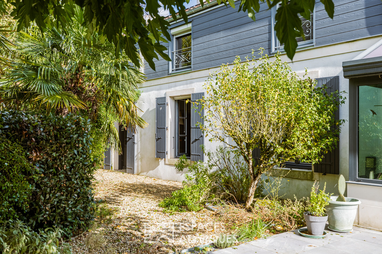 Spacious Charentais-style family home in a wooded park