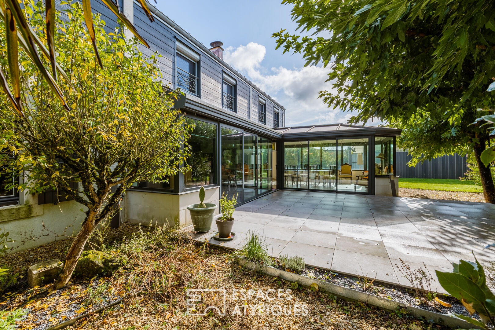 Spacious Charentais-style family home in a wooded park