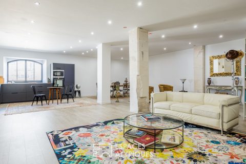 Atypical apartment in the heart of the old cellars of a distillery