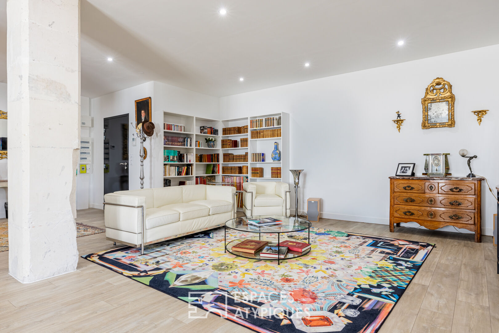 Atypical apartment in the heart of the old cellars of a distillery