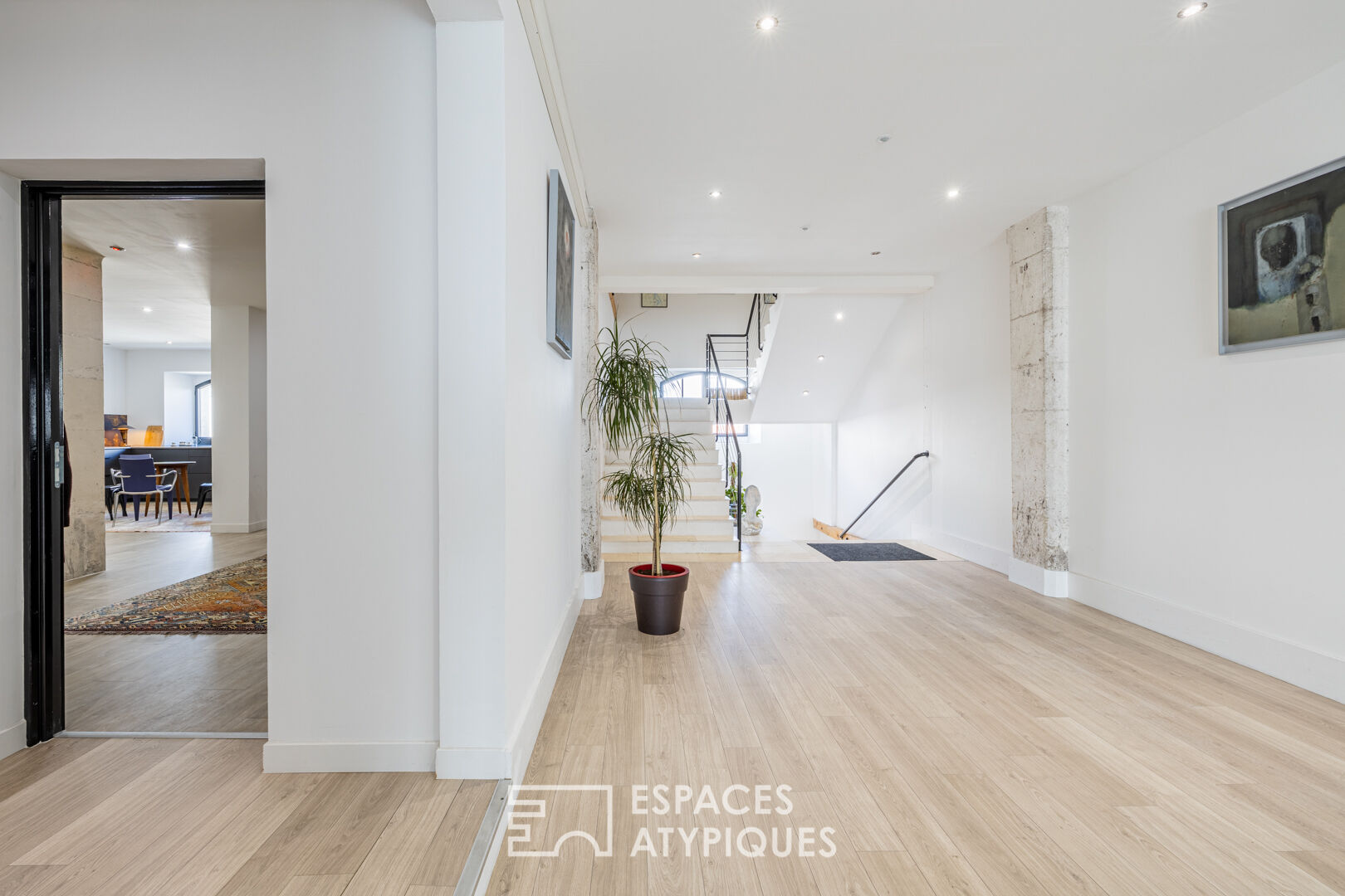 Atypical apartment in the heart of the old cellars of a distillery