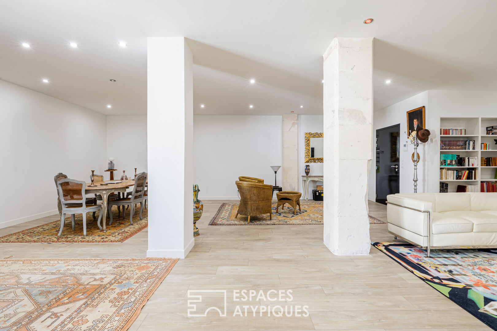 Atypical apartment in the heart of the old cellars of a distillery