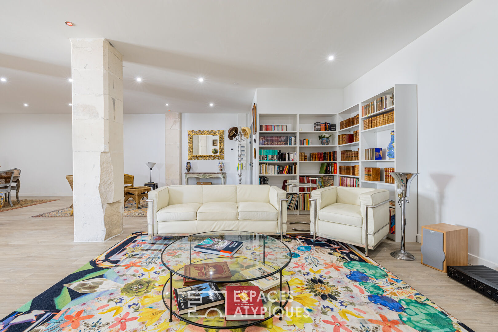 Atypical apartment in the heart of the old cellars of a distillery