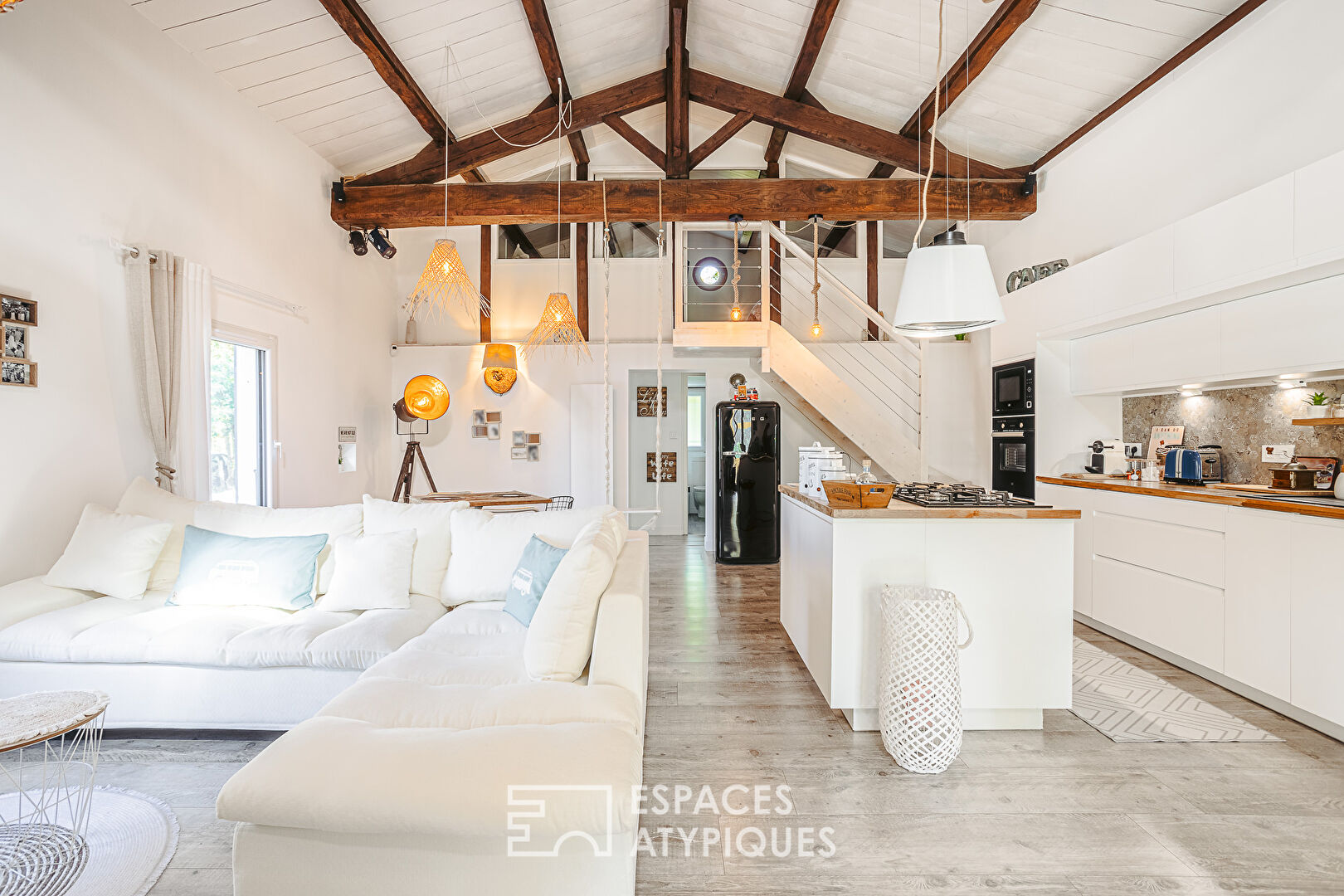 Sweet property in the Marais and its private pier