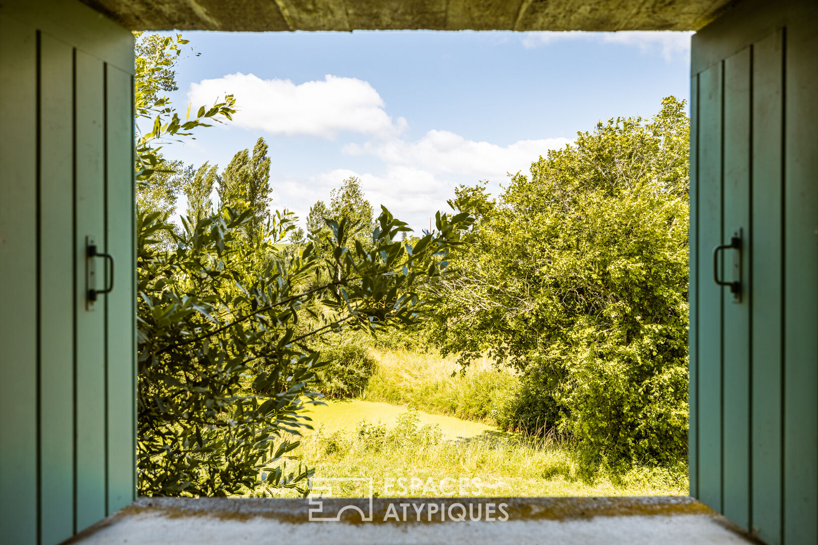 Ancien moulin à eau au coeur de la campagne