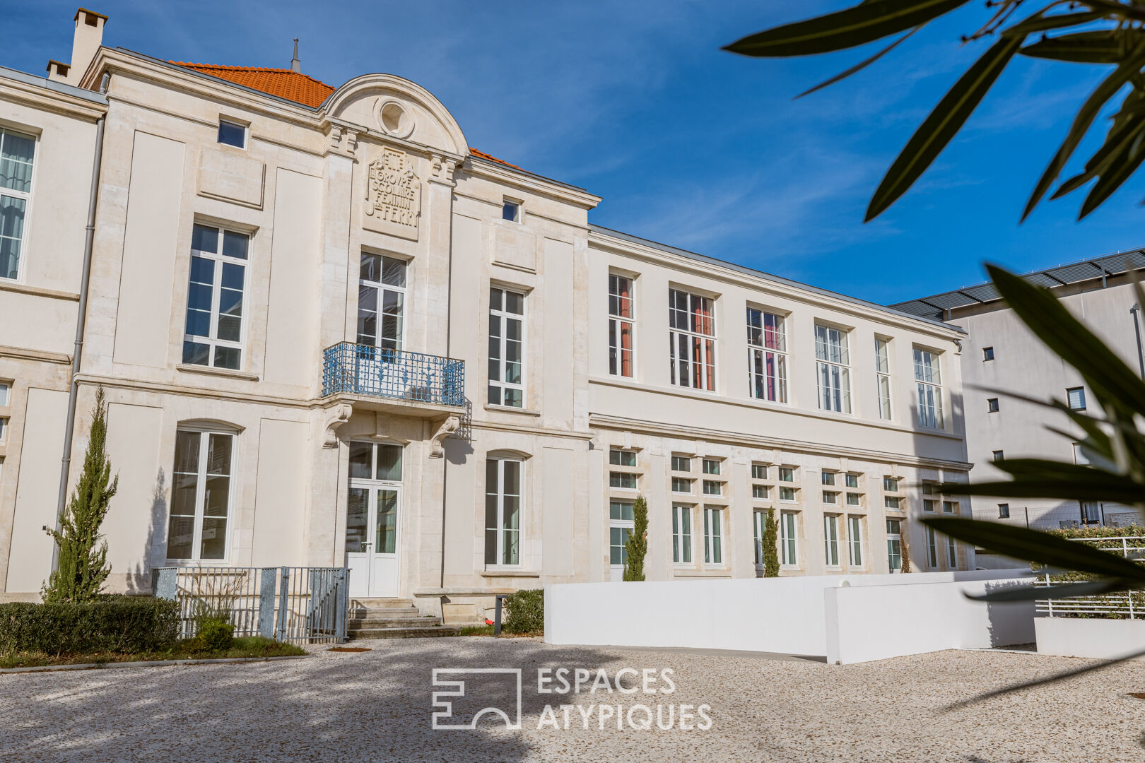 Loft dans une ancienne école de centre-ville de Royan