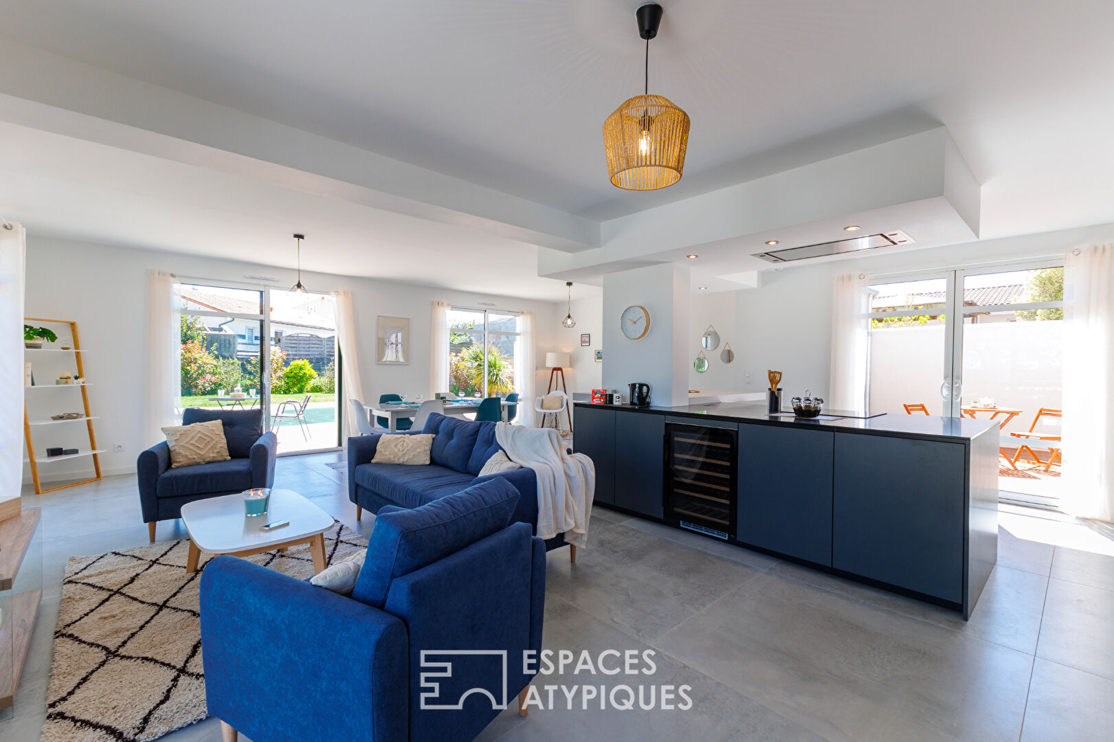 Contemporaine familiale en bord de mer