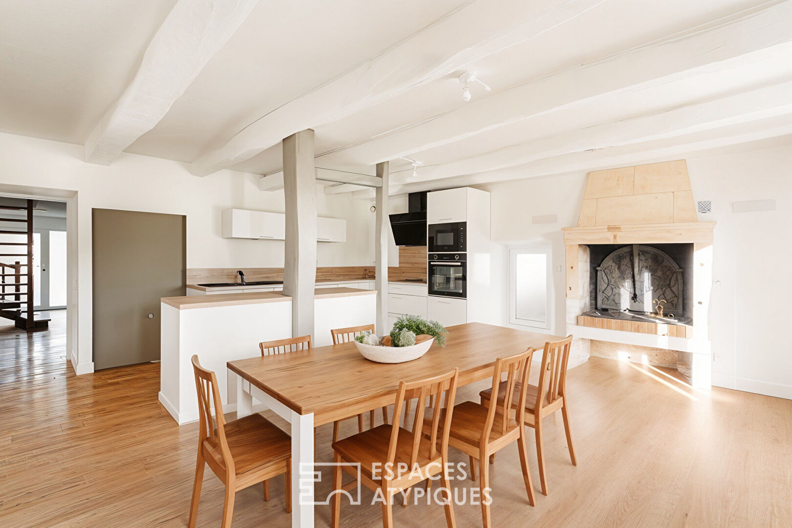 Renovated family Charentaise in the heart of the village