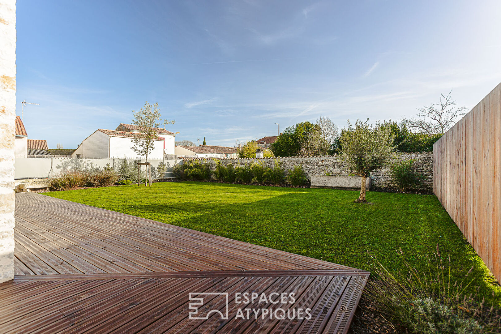 Renovated family Charentaise in the heart of the village