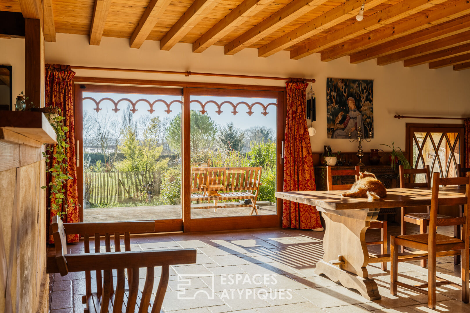 Chapelle gothique et maison charentaise renovées entre histoire et nature