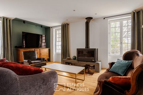 Ancienne dépendance d’un château et son jardin arboré