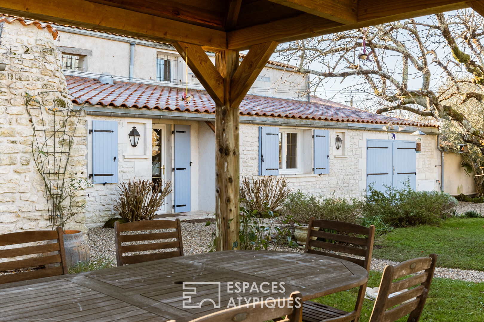 Ancienne ferme dans un cadre paisible